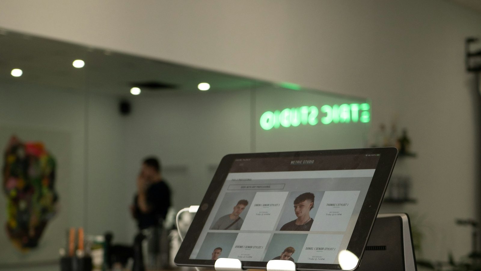 Clonaron la voz de un compañero por teléfono y comprometieron 27 cuentas de clientes de Retool